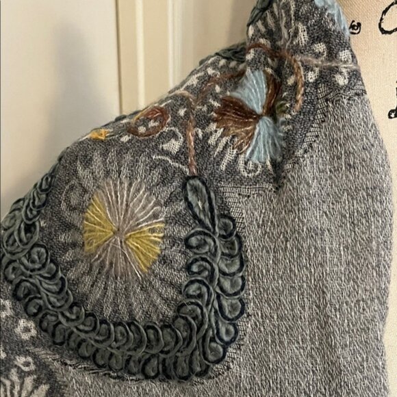 Peruvian Connection Gray Paisley Patterned Wool Blend Fringe Shawl Wrap Scarf - Picture 2 of 10
